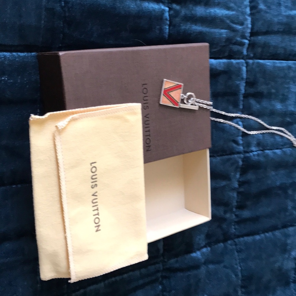 Authentic Louis Vuitton necklace!!